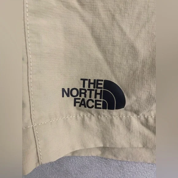 The North Face Men's Tan Shorts L/G - Picture 4 of 5